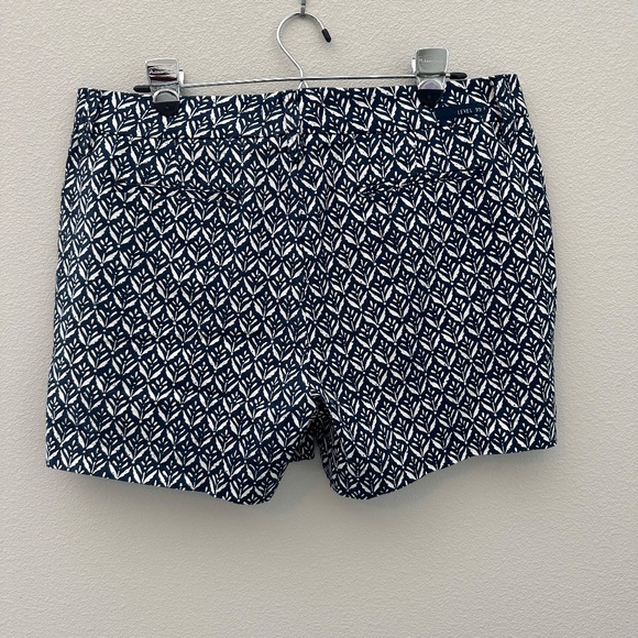 Level 99 Cindie Linen Stretch Printed Short Navy & White - Size 32 - Picture 3 of 6